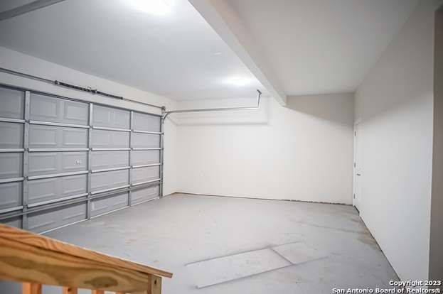 Building Photo - 303 Victor St