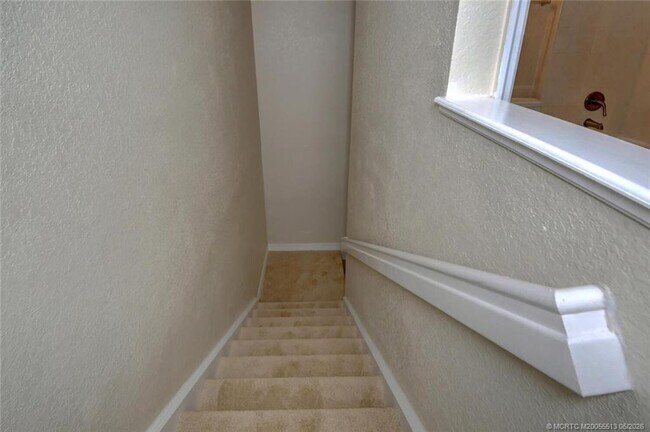 Building Photo - 44 SE Sedona Cir
