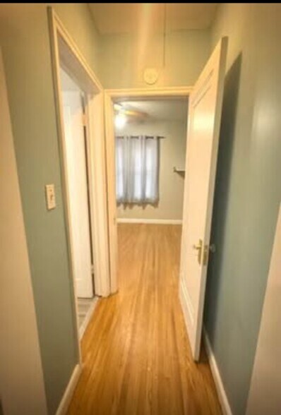 Building Photo - 815 Main St S