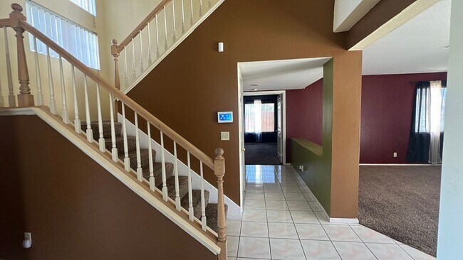 Building Photo - East Palmdale Home