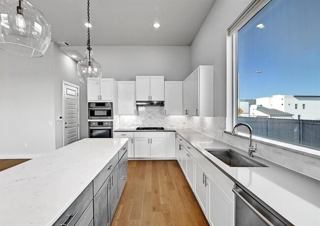 Building Photo - 7200 Cordoba Dr