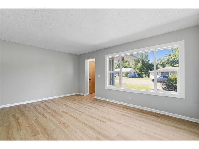 Building Photo - 4826 Idaho Ave N