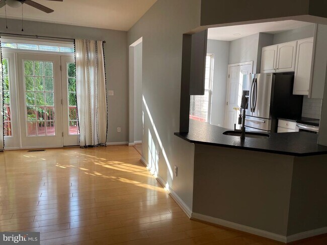 Building Photo - 30 Bridle Ct