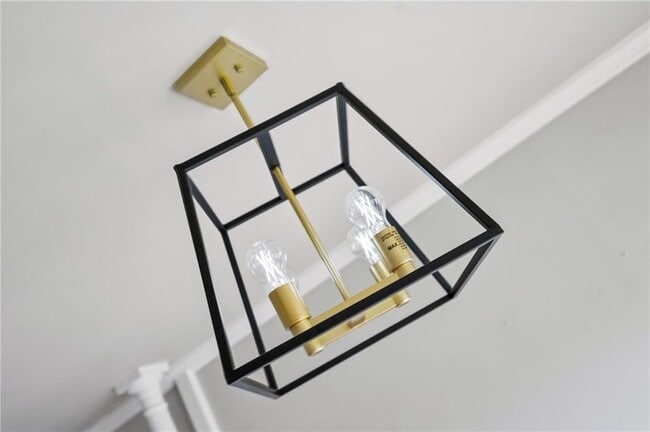 Building Photo - 2825 Ne Expressway Unit O2