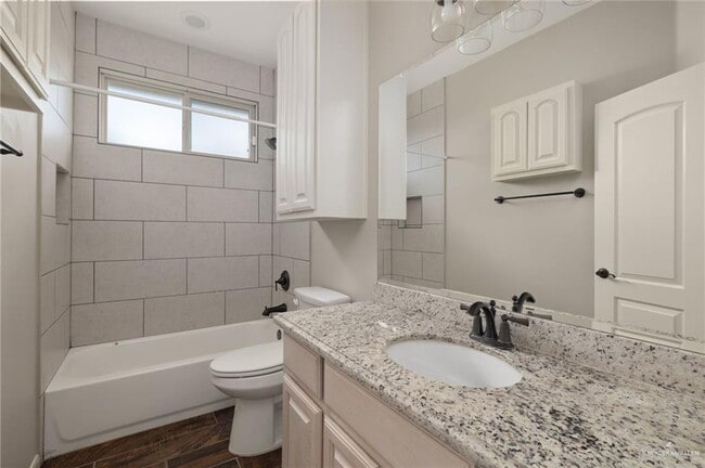 Building Photo - 25 Amistad Cir