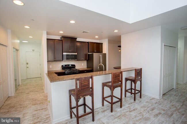 Building Photo - 523 Carson Terrace