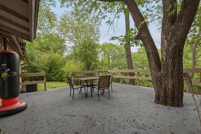 Building Photo - 6307B Shadow Valley Dr