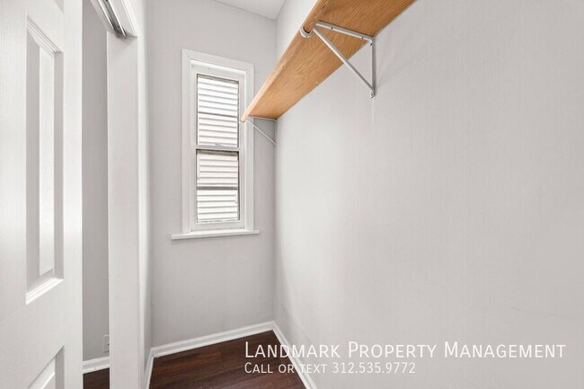 Building Photo - 2947 N Avers Ave
