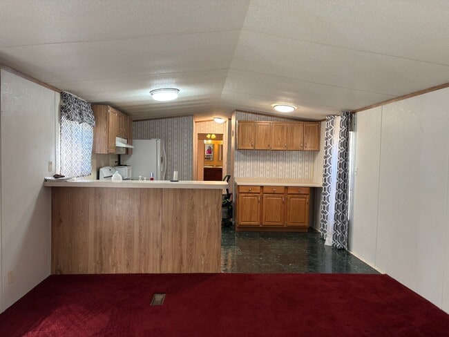 Building Photo - 3 Bedroom in Crawfordville Available Now!