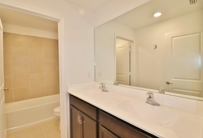 Building Photo - 721 Worlington Ln