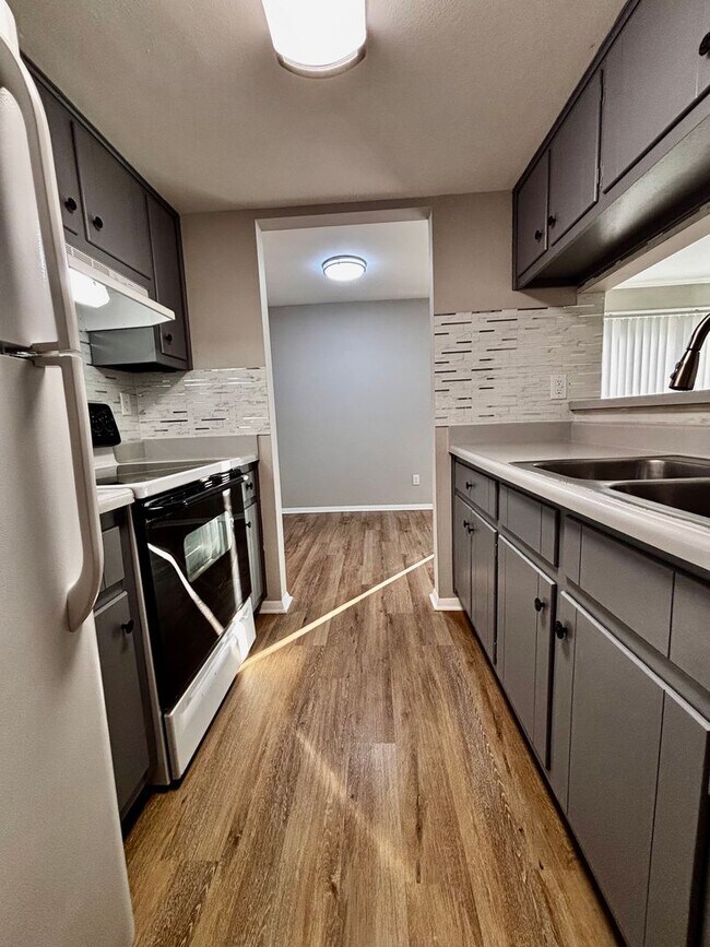 Building Photo - Spacious One Bedroom Located in Kettering ...