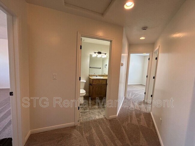 Building Photo - 2801 E 450 N