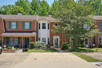 Building Photo - 767 Creekside Crescent