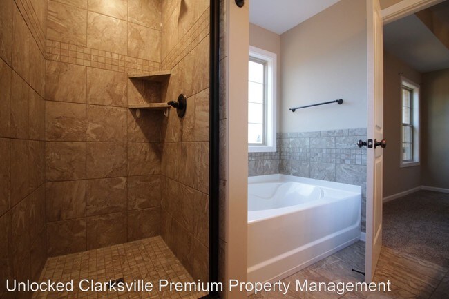 Building Photo - 5 br, 3 bath House - 1684 Putnum Drive