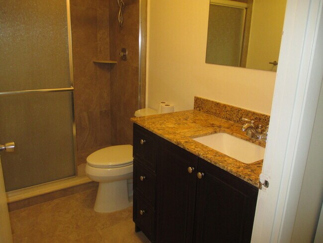 Building Photo - 124 Lake Irene Dr