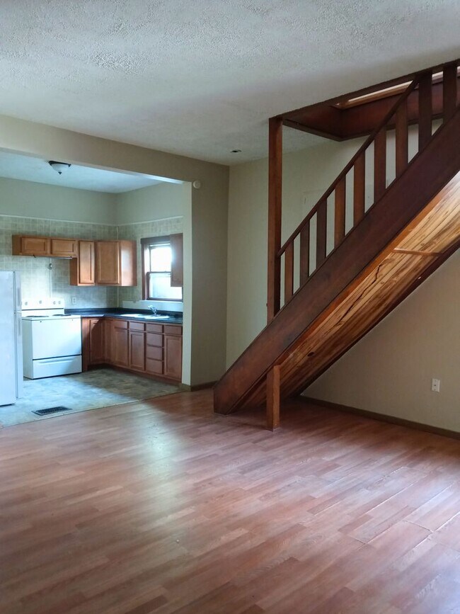 Building Photo - 107 S Walnut St