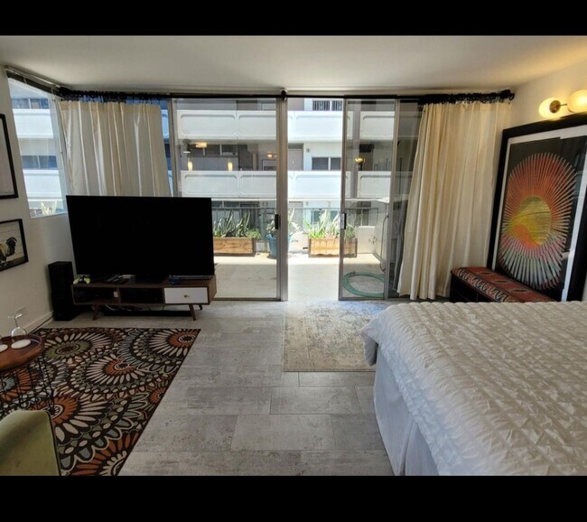 Building Photo - 2415 Ala Wai Blvd