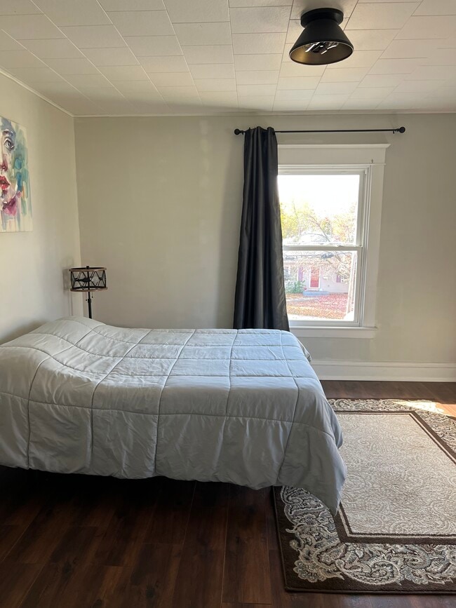 Building Photo - 3020 Parnell Ave