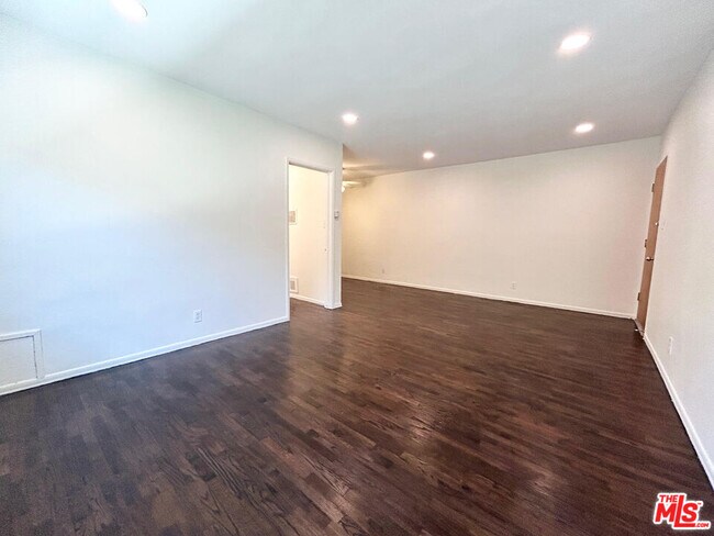 Building Photo - 1146 N Formosa Ave
