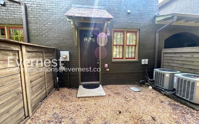 Building Photo - 2 Bed/2.5 Bath Home with Fenced Yard / Available Soon!