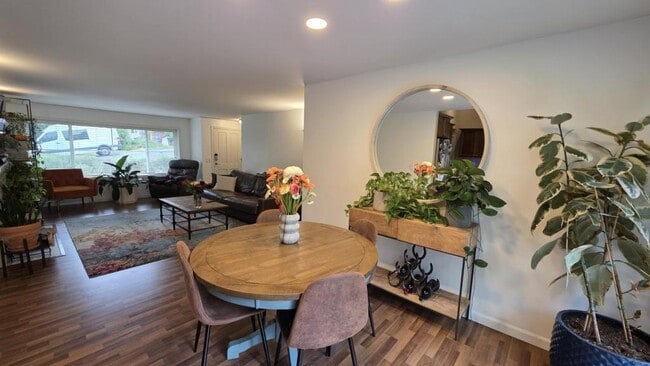 Building Photo - 10632 SE 4th St