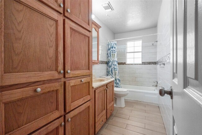 Building Photo - 907 Northbend Dr