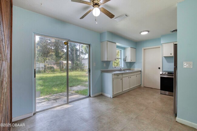 Building Photo - 1133 Bradenton Rd