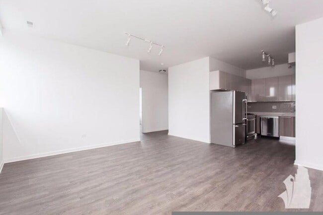 Building Photo - 3 bedroom in Chicago IL 60613
