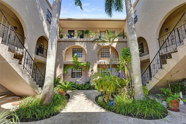 Building Photo - 815 NE 28th St