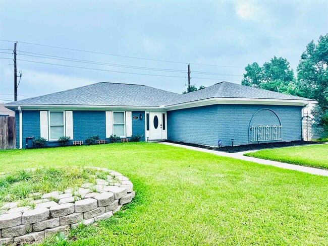 Building Photo - 327 Gentilly Dr