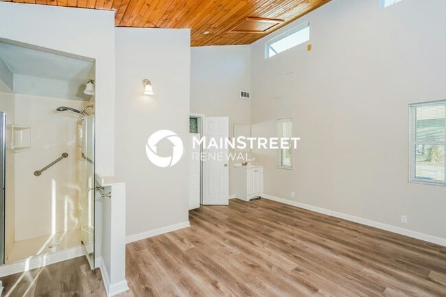 Building Photo - 3 Bedroom Pet-Friendly Home in LOUISVILLE, KY with Main Street Renewal