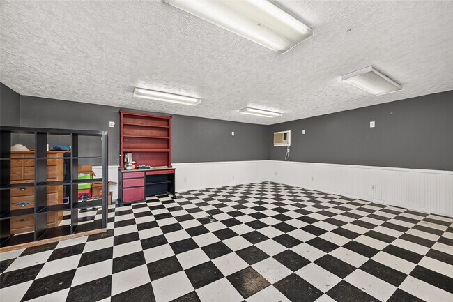 Building Photo - 1007 E Baker Rd