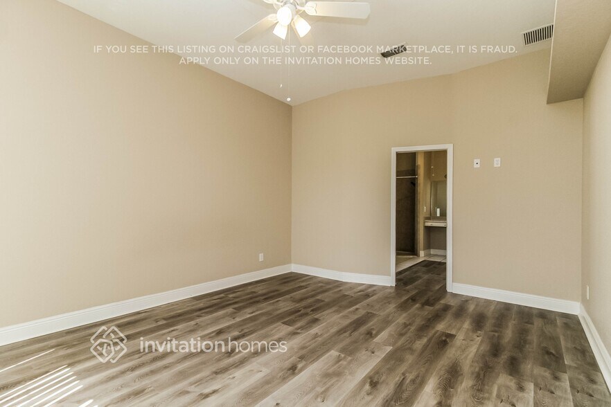 Building Photo - 10428 Calle De Flores Dr