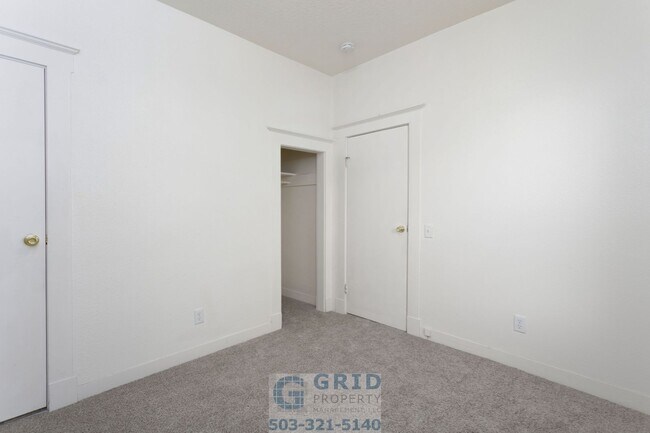 Building Photo - 2 Bedroom Home Available in Southeast Port...
