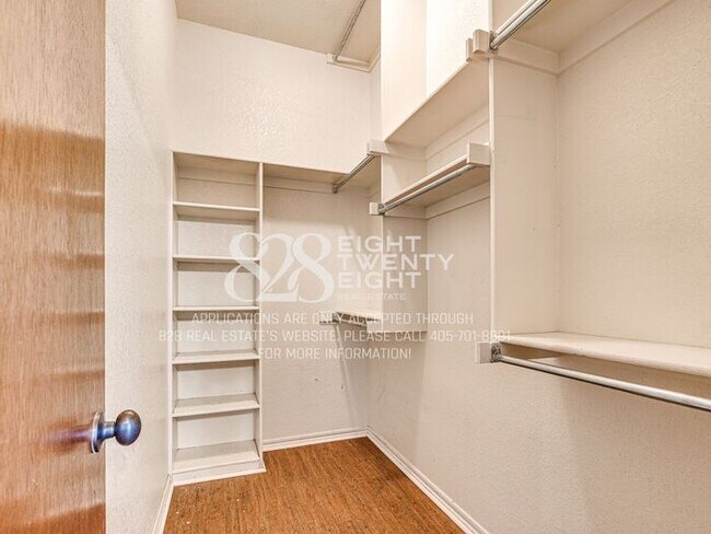 Building Photo - *AVAILABLE NOW!* CUTE 3 BED/2 BATH DUPLEX IN NORMAN!