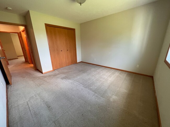 Building Photo - Two Bedroom Town Home