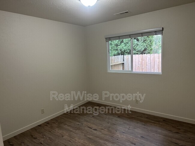 Building Photo - 1326 Dowell Rd