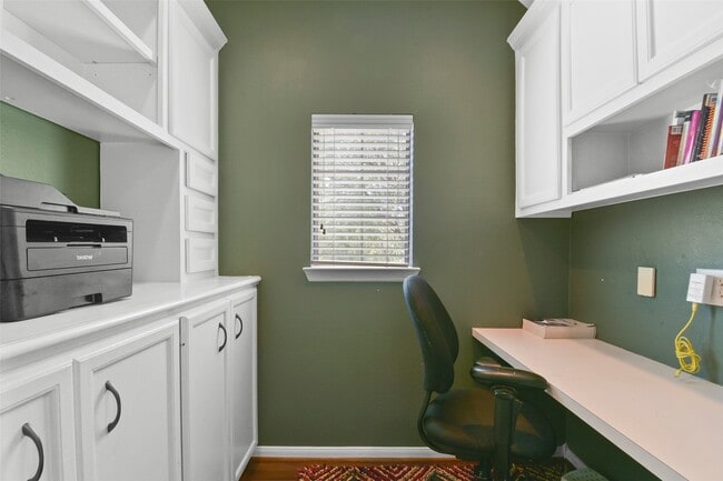 Building Photo - 21131 Beech Landing Ln