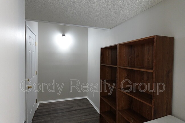 Building Photo - 5122 Presidents Cir