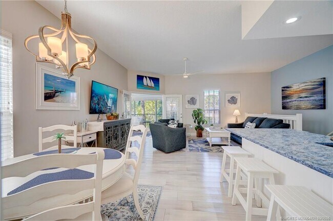 Building Photo - 391 NE Plantation Rd