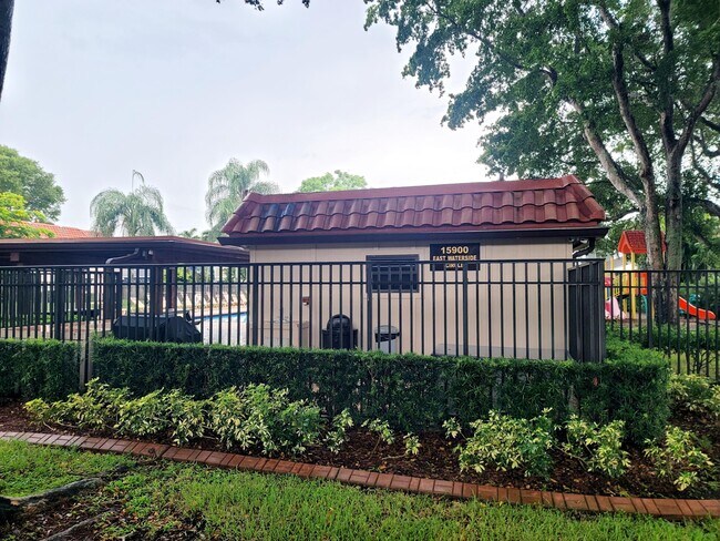Building Photo - 15702 E Waterside Cir