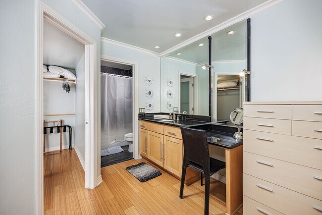 Building Photo - Long-Term | Vacation Rental | Laguna Beach