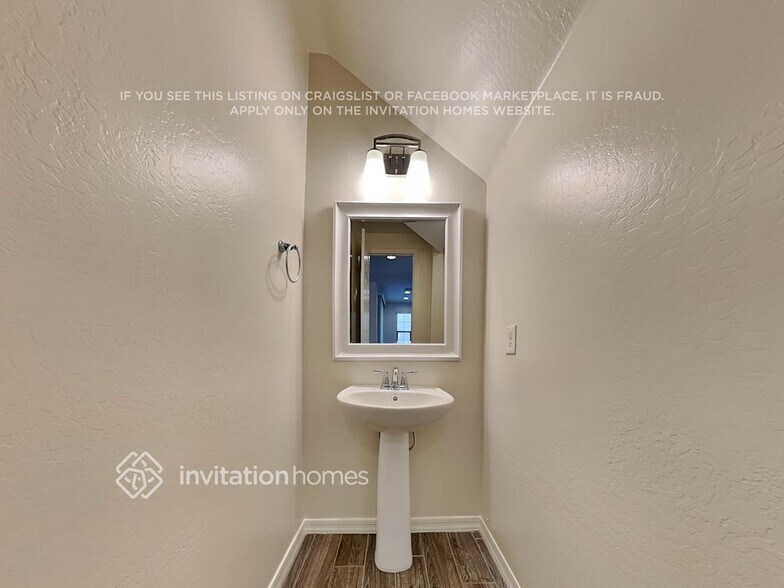 Building Photo - 2241 S Osborn Ln