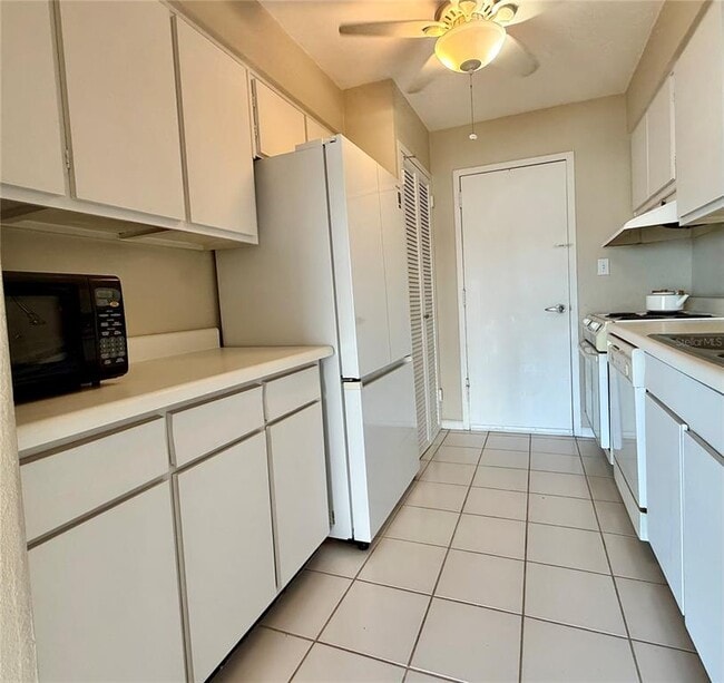 Building Photo - 7200 Sunshine Skyway Ln S