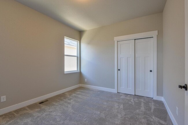 Building Photo - 1618 Tundra Ave
