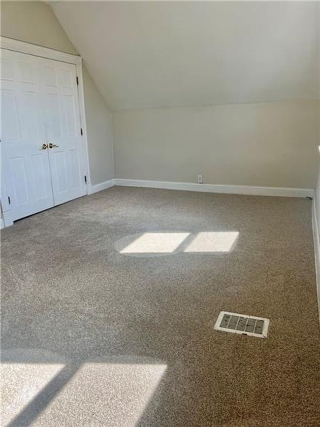 Building Photo - Luxurious 5-Bedroom Rental in the Heart of Shadyside