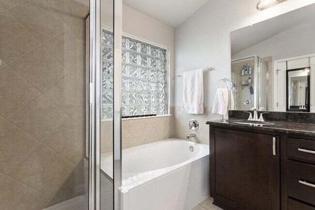 Building Photo - 11217 Persimmon Gap Dr