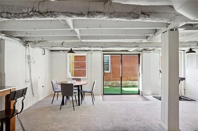 Building Photo - 1687 Porter Dr NW