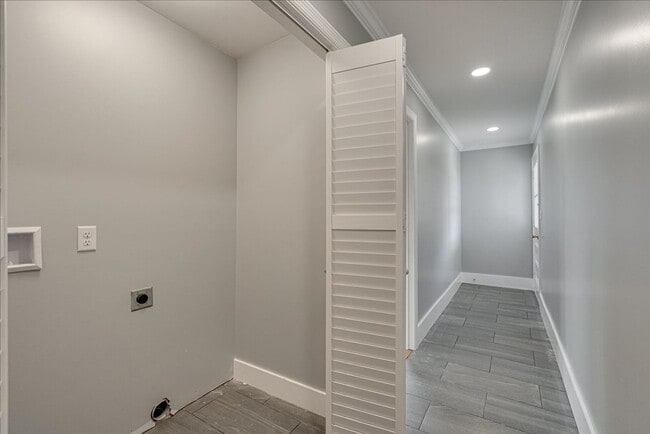Building Photo - 3 bedroom home in Red Bank!