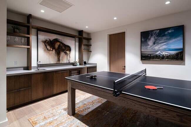 Building Photo - 5 Thistle Way